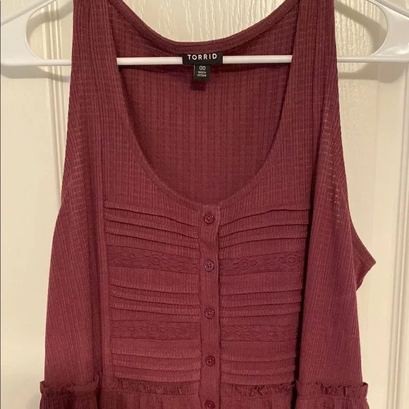Torrid Textured Jersey Scoop Neck Button Down Babydoll Tank Maroon size 00 - Picture 3 of 4